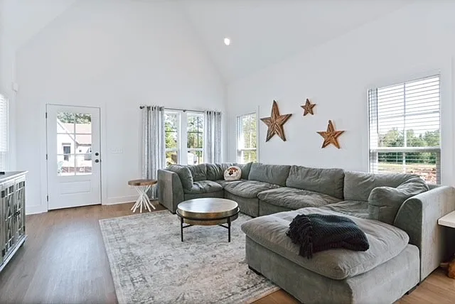 3233 Bradley Ln — Photo 9
