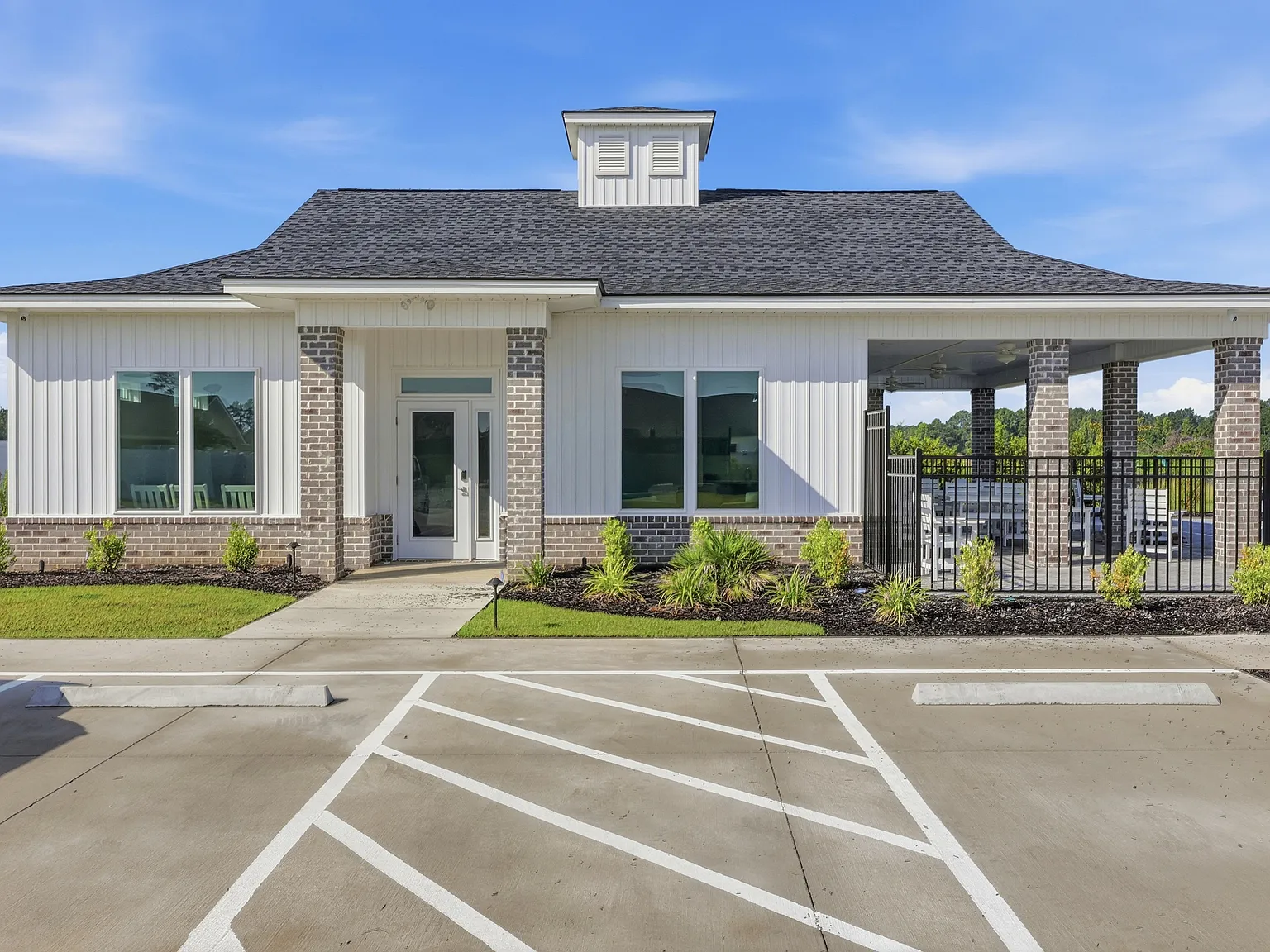 506 Woodside Drive - - — Photo 2