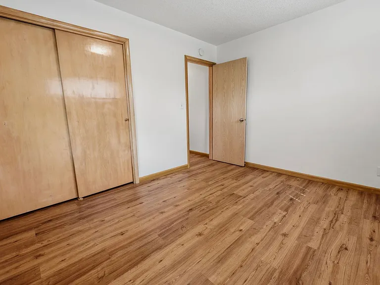 212 E Minnesota St — Photo 6