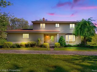 484 Rowe Rd, Milford, MI 48380