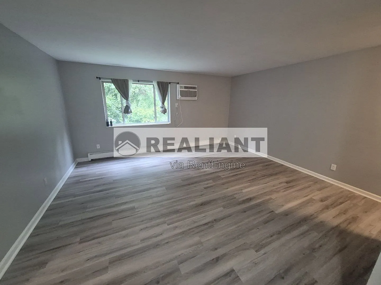 1 bed, 1.0 bath, $995 — Photo 3