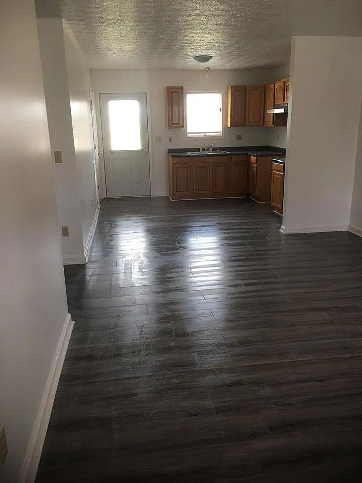 2 bed, 1000 sqft, $1,100 — Photo 2