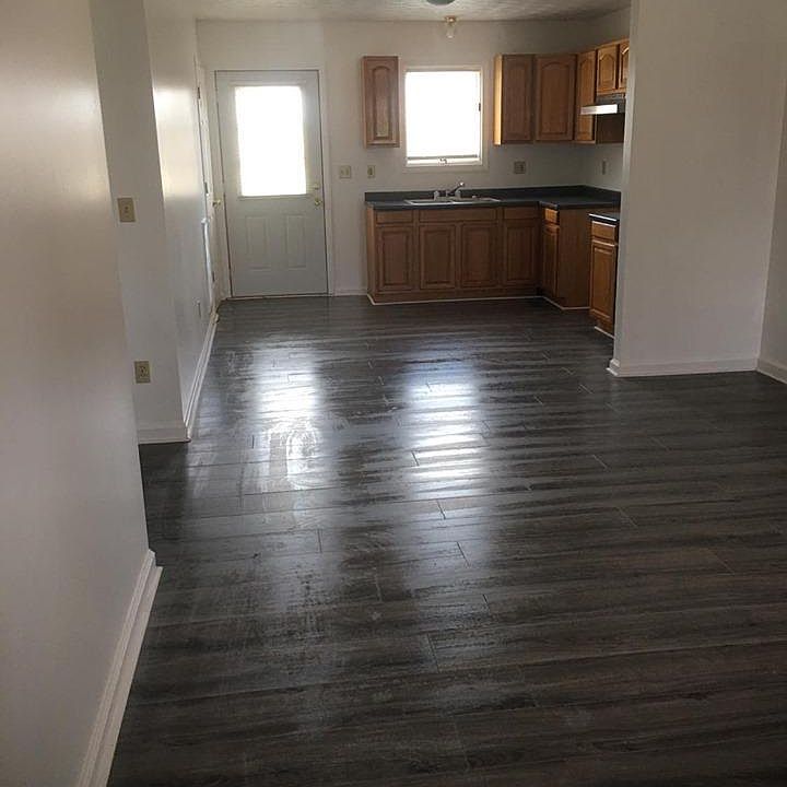 2nd image of 142 Russell Rd APT 1