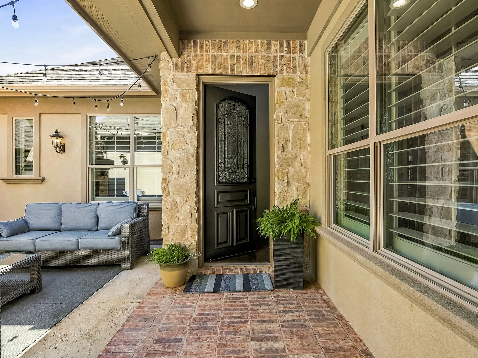 4 bed, 4573 sqft, $7,500 — Photo 3