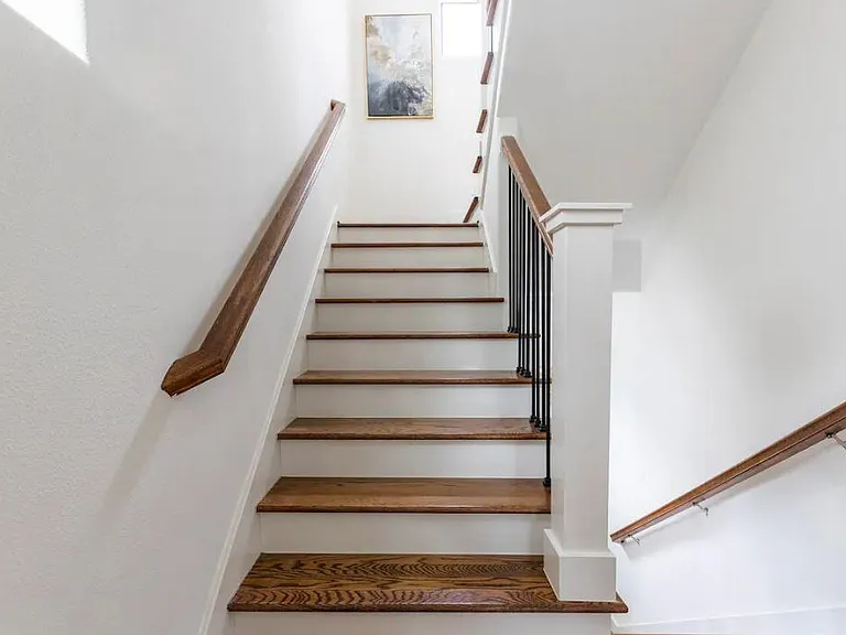 2529 Calumet St — Photo 48