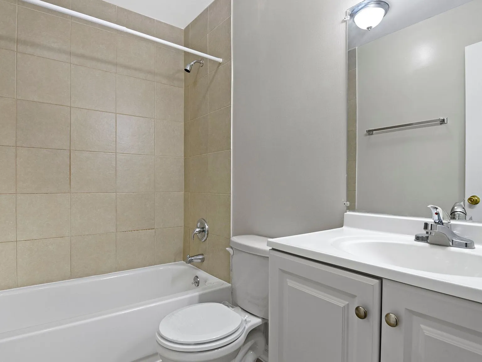 The Riverside Apartment Homes — Photo 3