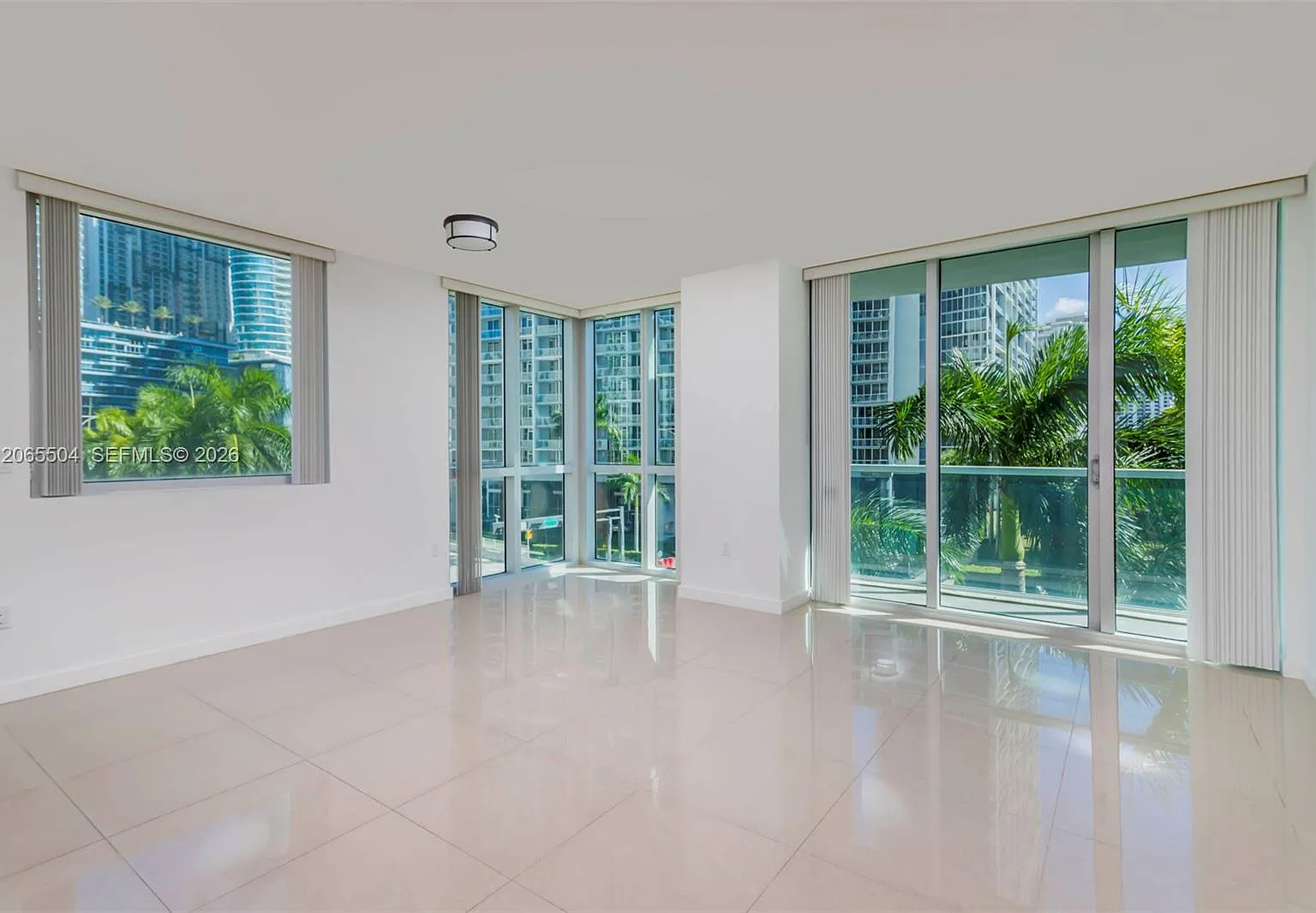 500 Brickell East Condo — Photo 2