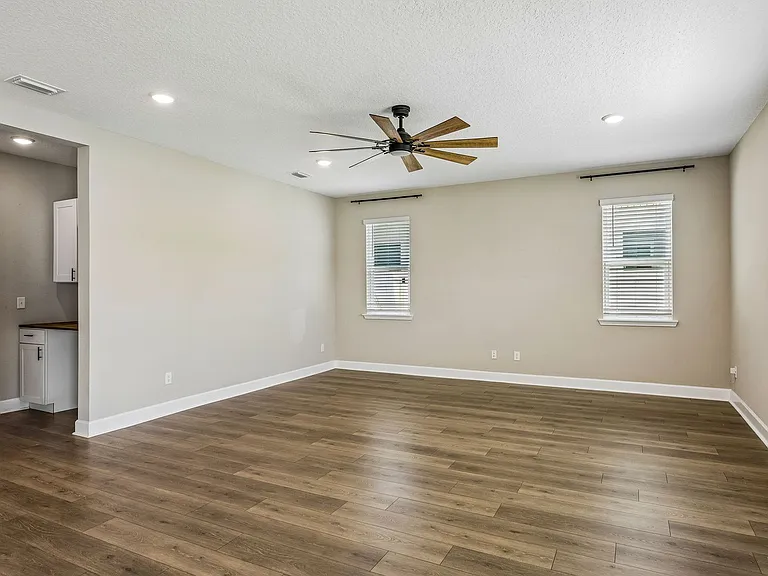 3528 Cunningham Rd — Photo 4