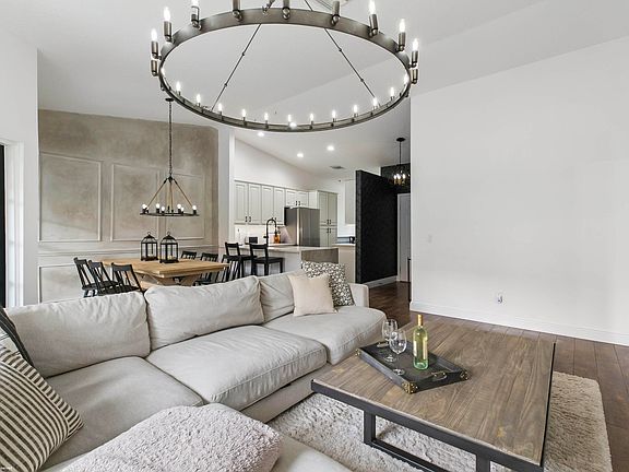 5th image of 13504 Fountain View Boulevard