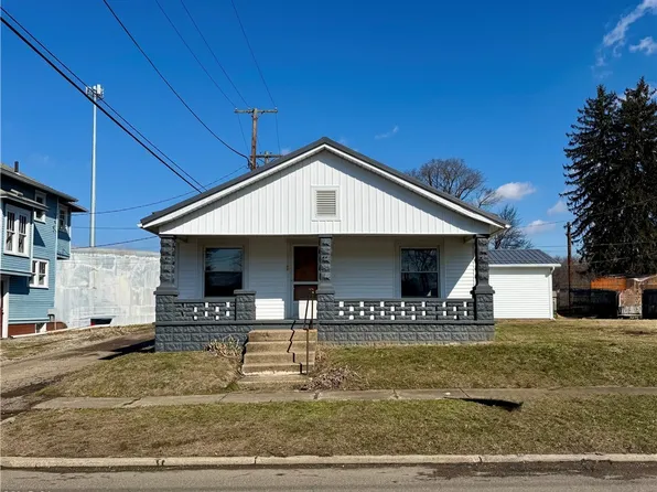 222 Sycamore St, Coshocton, OH 43812