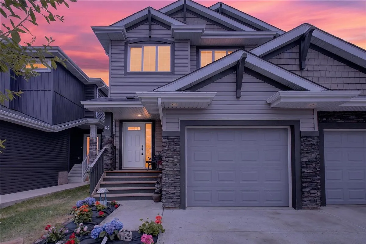 3 bed 2.5 bath Single Garage Duplex in Southfort! — Photo 1