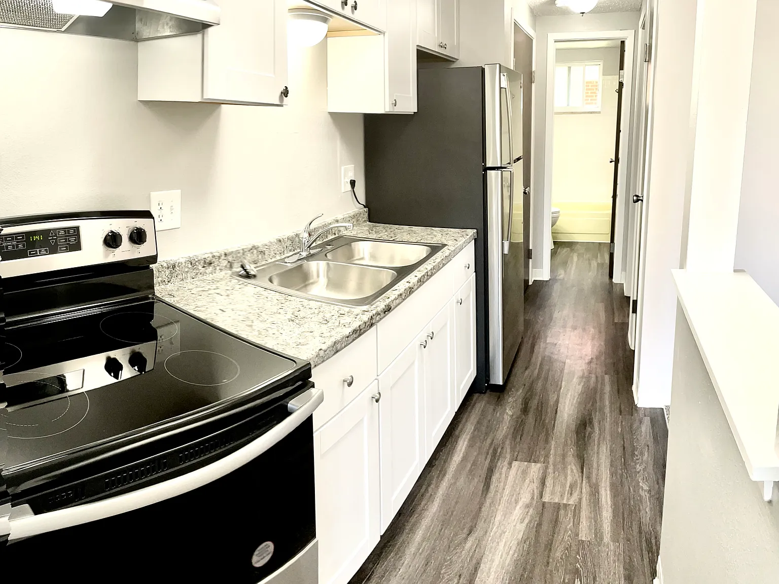 Royal Village Apartment Homes 205 — Photo 2