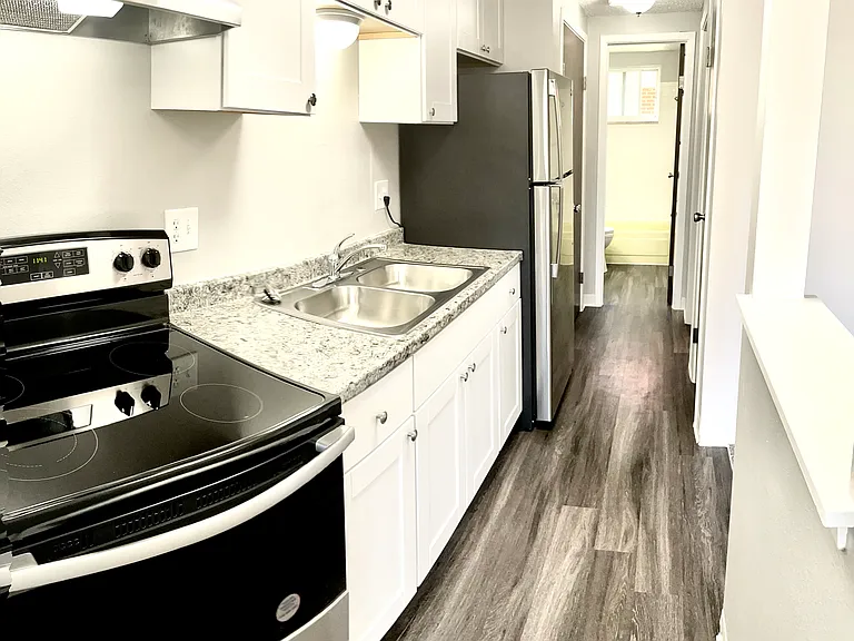 Royal Village Apartment Homes 205 — Photo 2