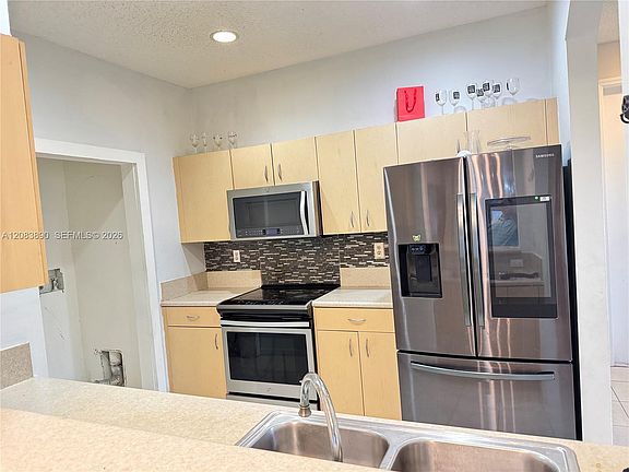 5th image of 1017 NE 42nd Pl