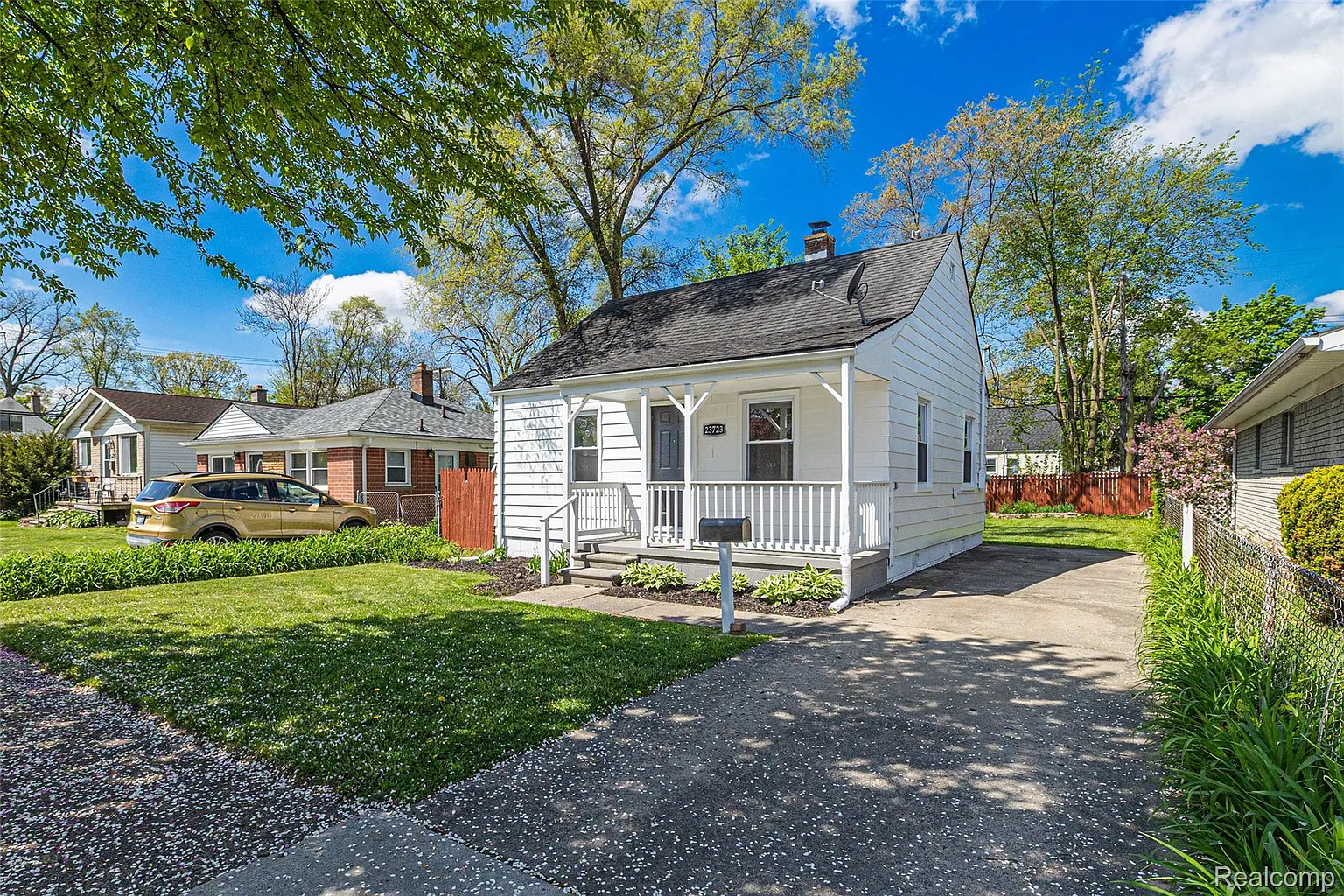 23723 Vassar Ave photo 1