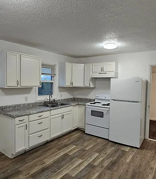 10716 Bennington Ave — Photo 5