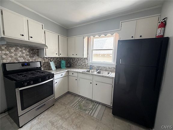 5th image of 1628 Steuben St