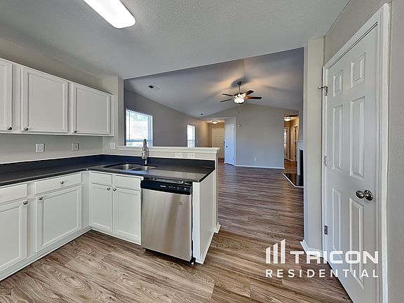 5th image of 1701 Hollybrook Ave