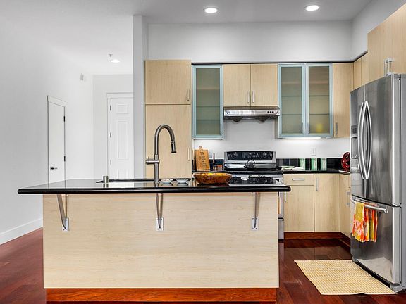 5th image of 2030 N Pacific Ave Unit 123