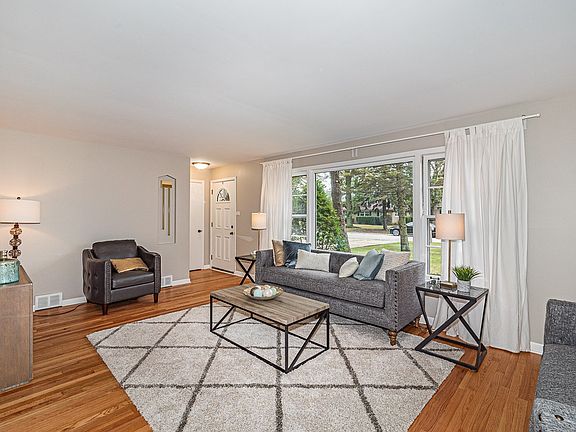 3rd image of 12715 S Oak Park Ave