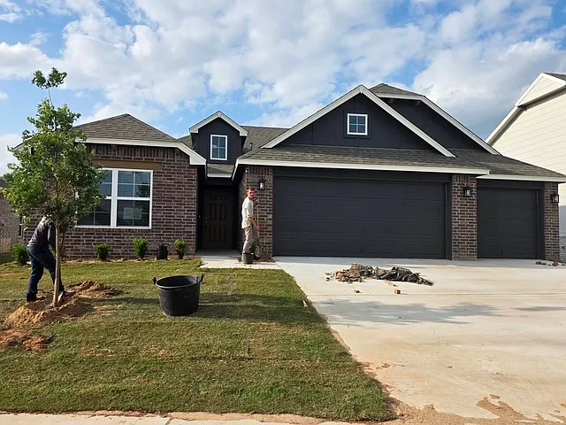 3900 W Laredo St — Photo 1