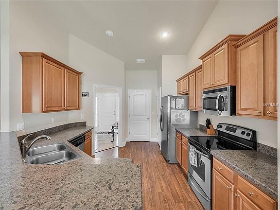 4th image of 601 River Fern Ln