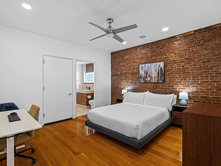 10 E 14th St #6 — Photo 21