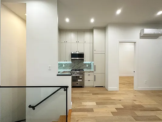 Rented by Chase Global M Realty LLC | media 21