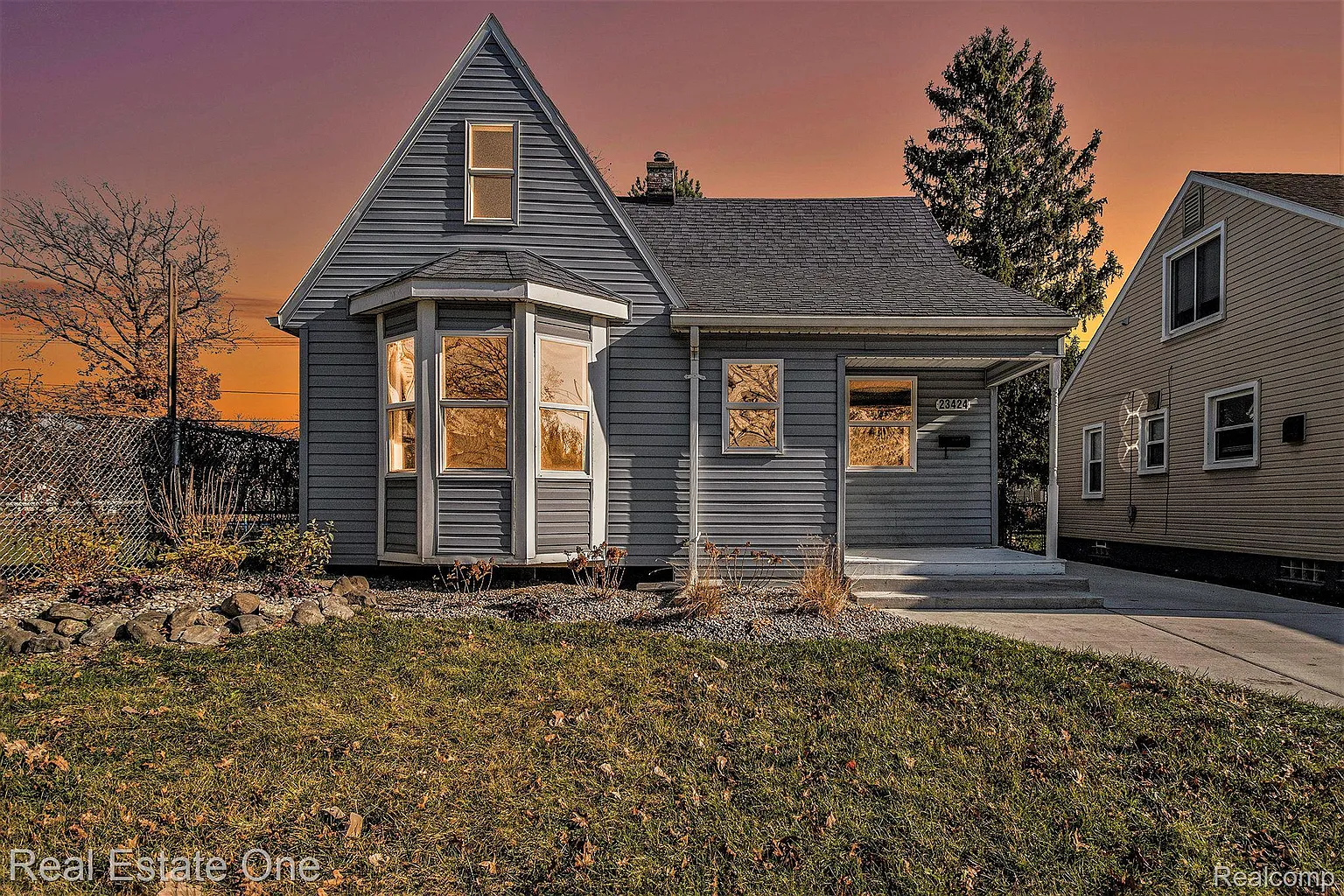 23424 Vassar Ave photo 1