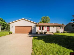 222 Foxborough Ln, Le Sueur, MN 56058