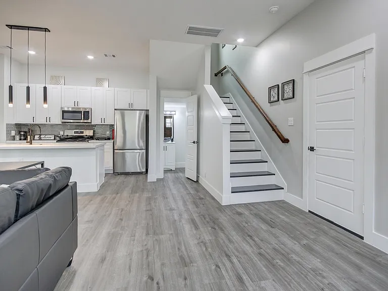 9305 Tower St — Photo 11