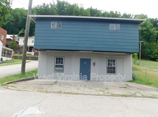 701 1st Ave, Montgomery, WV 25136