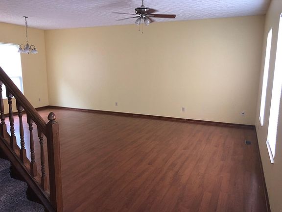 Great room w/ 10_ ceilings