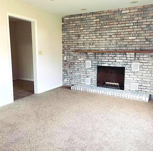 308 Amhurst Dr — Photo 2