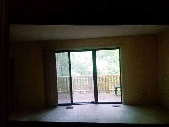 3rd image of 10 Eugene Ln
