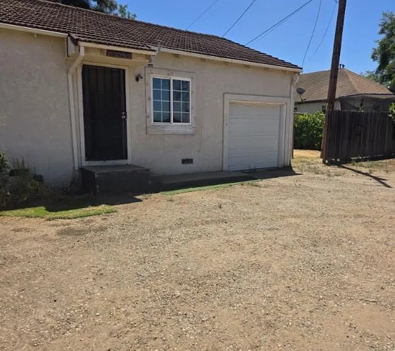 19424-19428 E Main St #19432