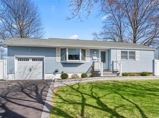 28 Calvert Ave, Commack, NY 11725
