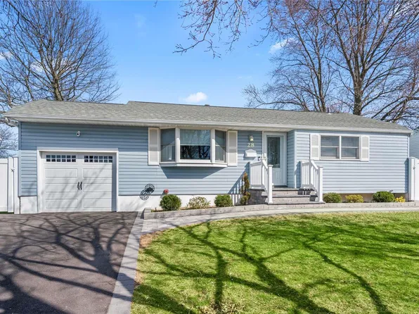 28 Calvert Avenue, Commack, NY 11725