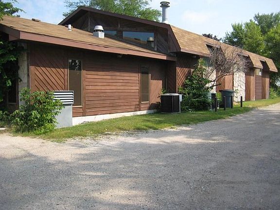 4th image of 2244 Calumet Dr