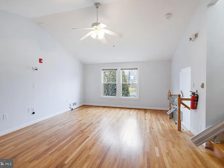 711 Lamberton Dr — Photo 28