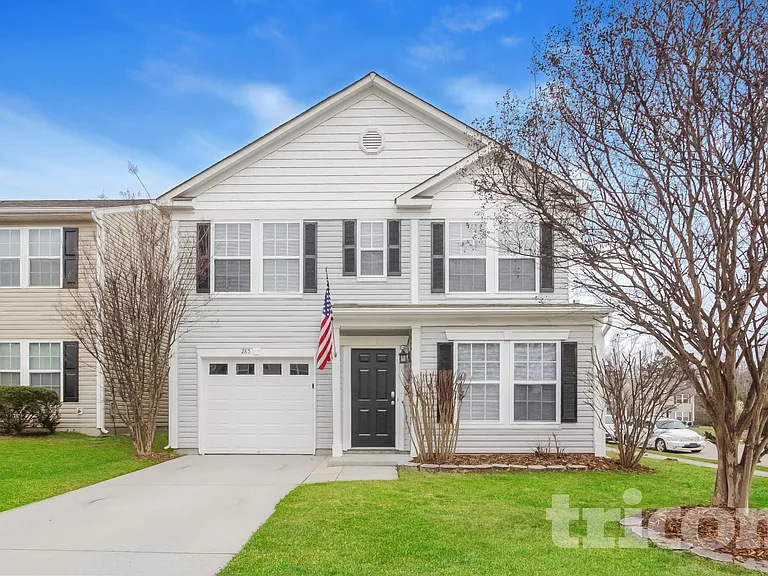 285 Aershire Ct — Photo 2