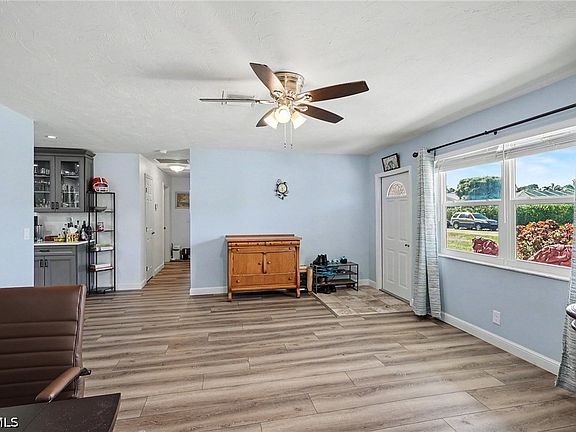 4th image of 5411 Loyola Ln