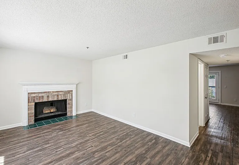 SouthOaks_Classic_LivingFireplace_062624_web