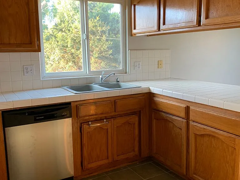 3208 Holly Ct — Photo 11