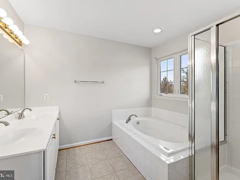 13700 Barksdale Dr — Photo 36