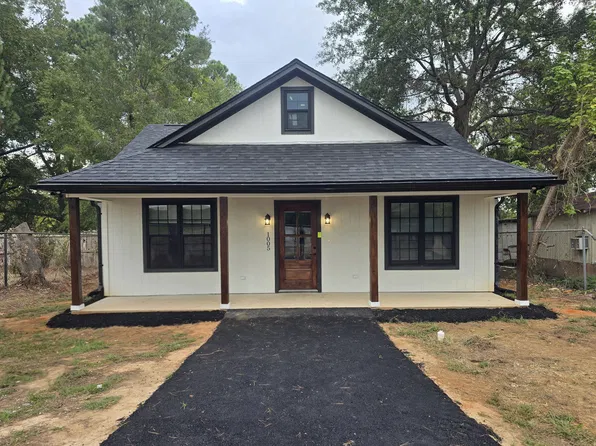 1005 Booker St, Longview, TX 75602