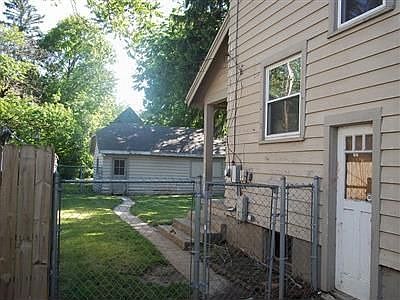 2nd image of 1596 Stockton Ave
