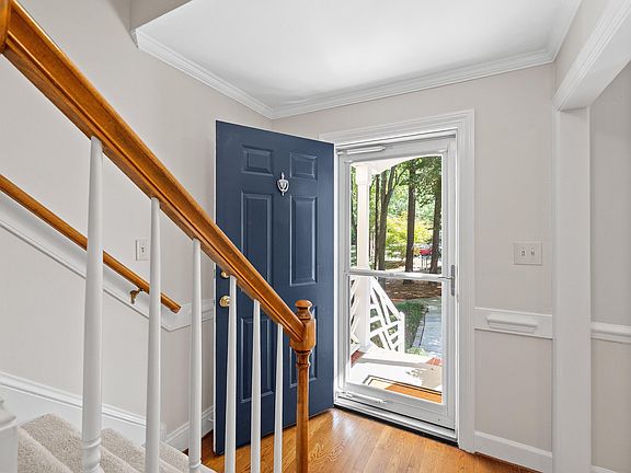 4th image of 129 Hedgerow Ct