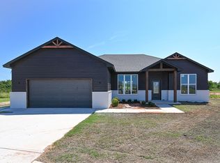 1232 E Stallion Ln, Mustang, OK 73064