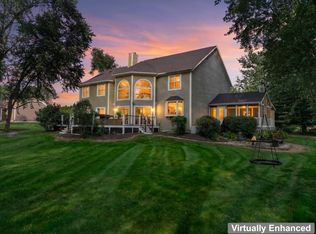 110 Rolling Knolls Ave, Elgin, IL 60120